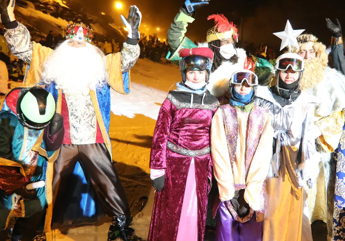 Los Reyes Magos, tras llegar esquiando a Pradollano, en foto de archivo