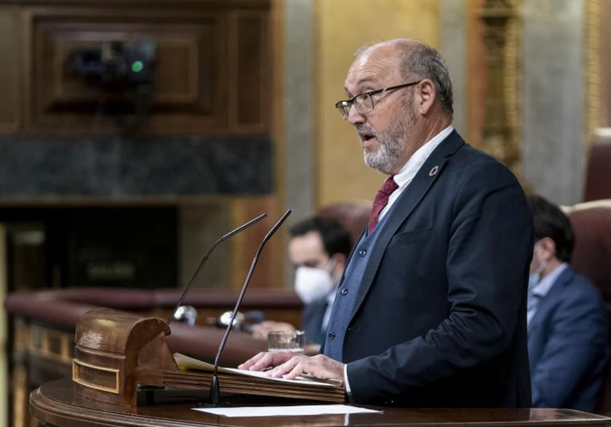 Juan Bernardo Fuentes Curbelo cuando aún era diputado del PSOE, en el Congreso