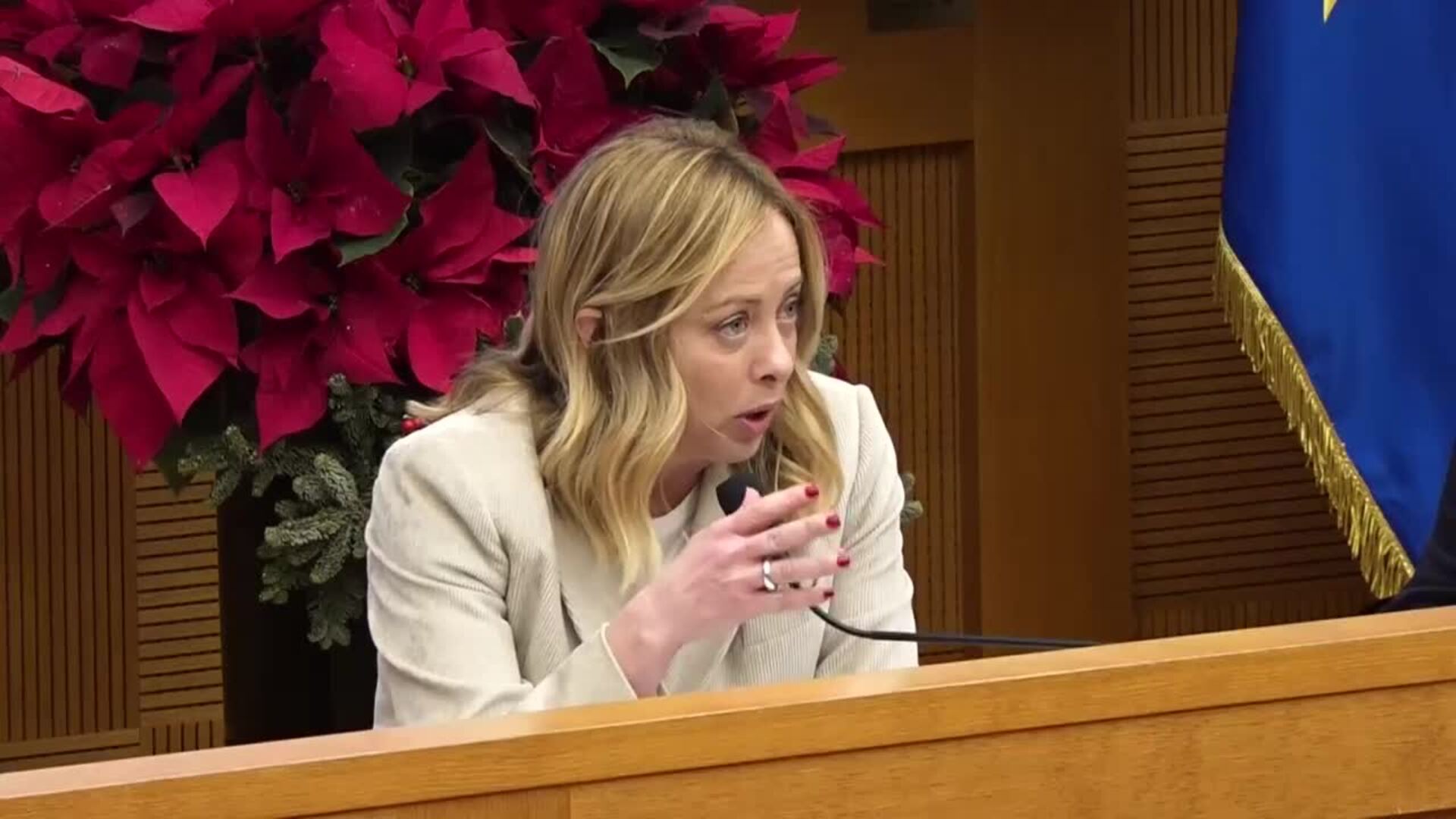 Meloni presume de economía y admite fallos en inmigración antes de las elecciones europeas