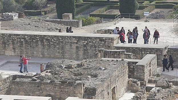 Turistas en Medina Azahara