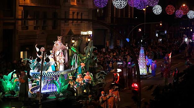La carroza del rey Melchor en Barcelona