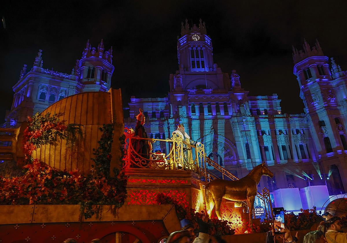 El rey Melchor llega a la plaza de Cibeles