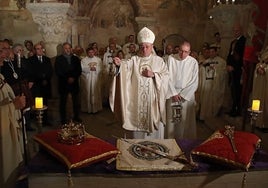 León homenajea a sus Reyes con el tradicional responso ante el Panteón de la Colegiata de San Isidoro