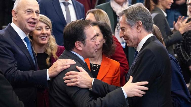 Sánchez utiliza también la compra de gas licuado a EE.UU. para acercarse a Biden