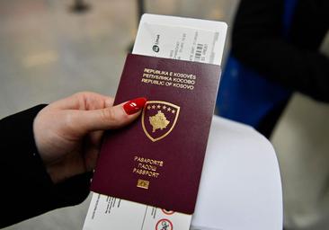 Nuevo giro en Exteriores: España reconoce los pasaportes kosovares