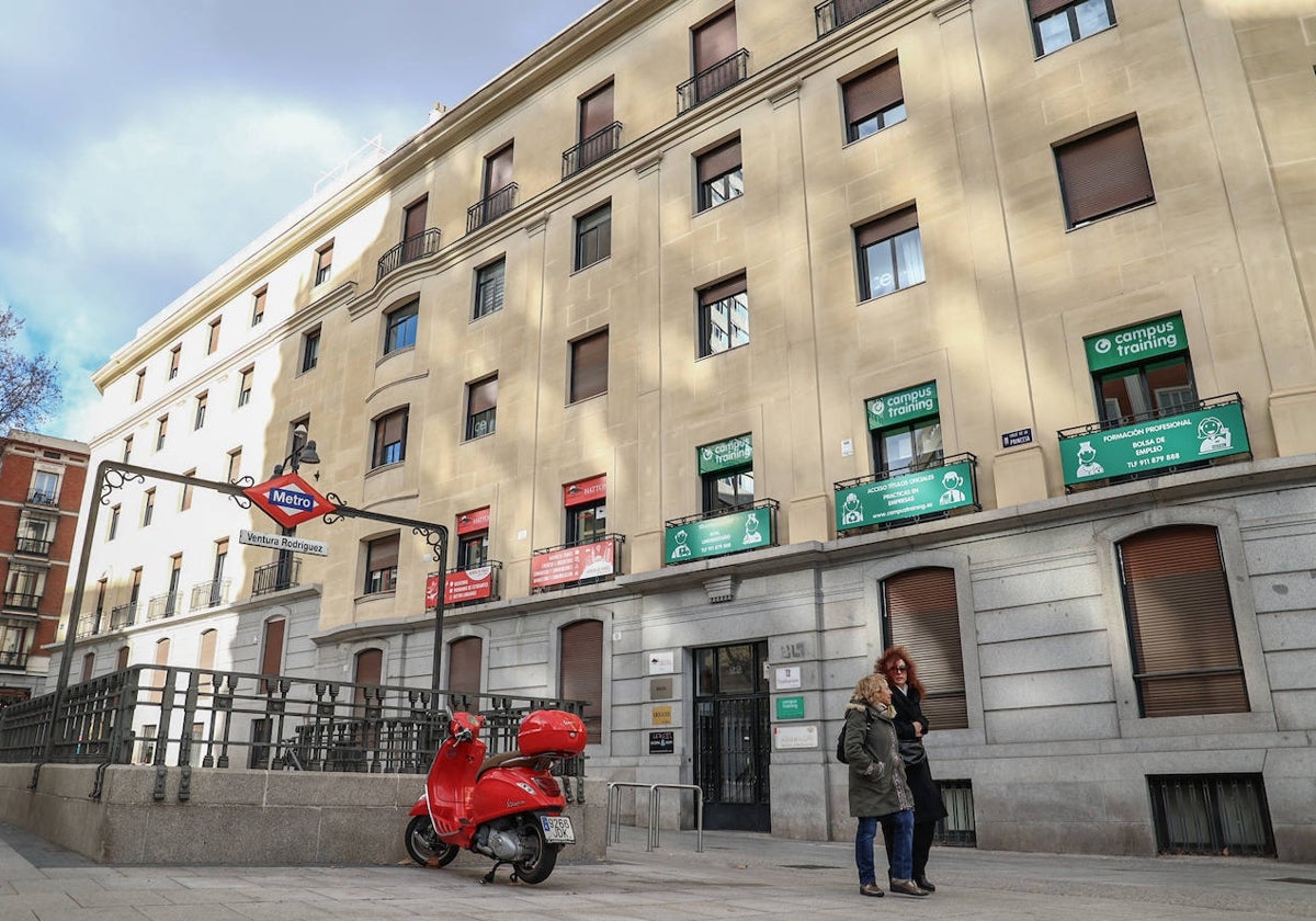Los inmuebles de los números 22 y 24 de la calle Princesa, en Madrid