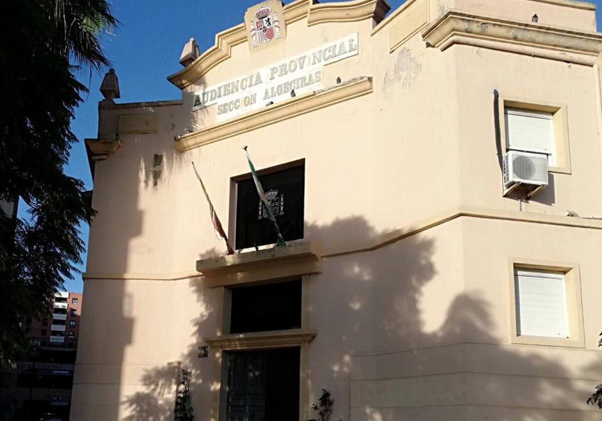 Obligó a su pareja a seguir los preceptos del Islam en Algeciras con malos  tratos y