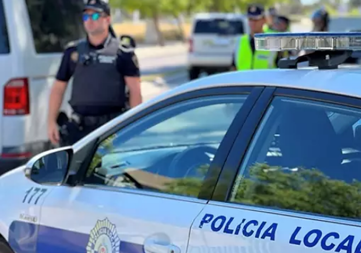 Imagen de archivo de policías locales de Elche
