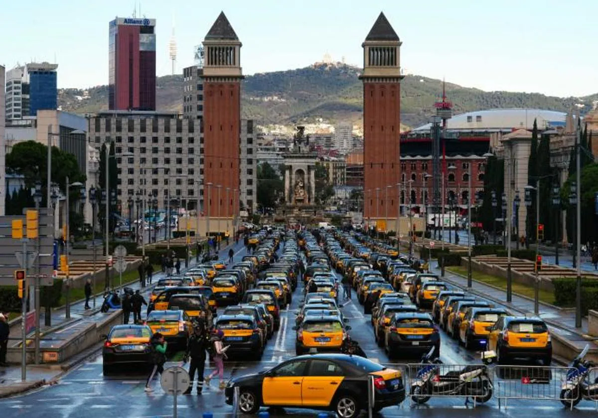 Imagen de archivo de una concentración de taxis en Barcelona