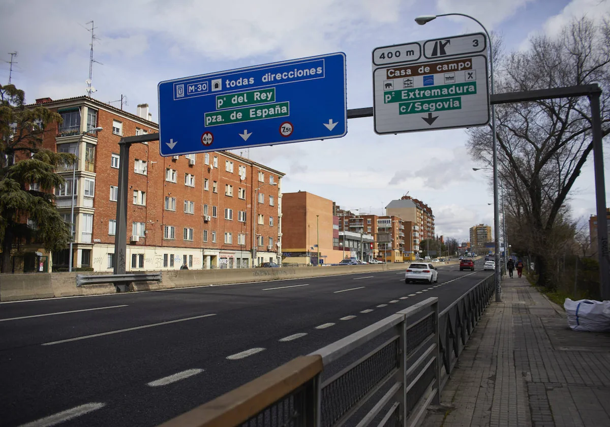 Viviendas junto a la autovía A-5, en el paseo de Extremadura