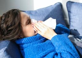 ¿Cómo saber si tengo gripe o COVID? Estos son los síntomas y las diferencias de cada enfermedad