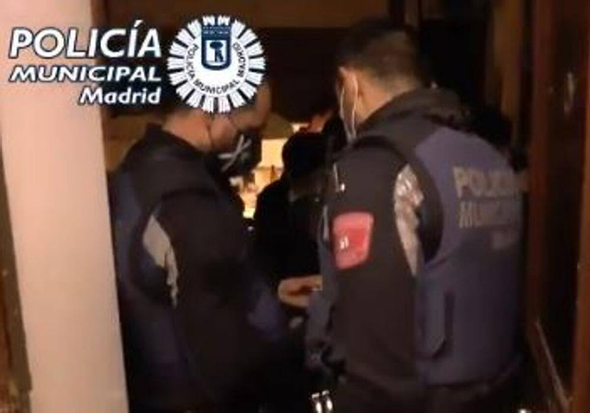 Actuación de la Policía Municipal en un piso de la calle Lagasca en Madrid