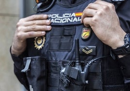 Un policía resulta herido de bala en Castellón por el disparo accidental de un compañero en una operación antidroga