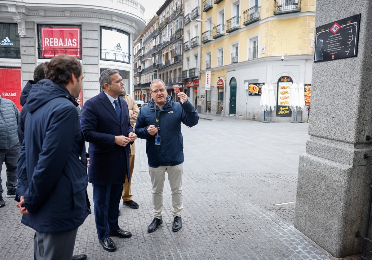 El consejero de Transportes, Jorge Rodrigo, visita el templete de Gran Vía