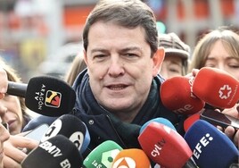 Mañueco acusa a Sánchez de «pisotear la igualdad» en España