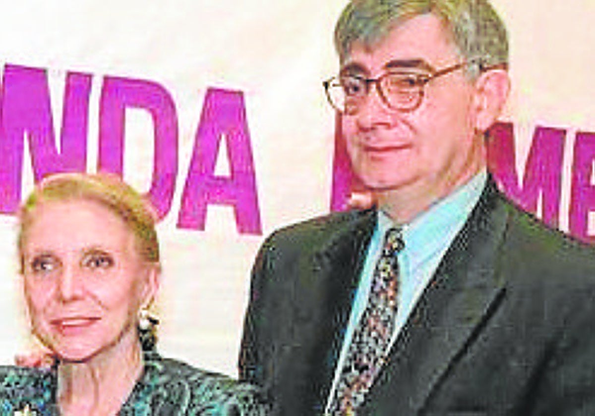 María Dolores Pradera junto a su hijo