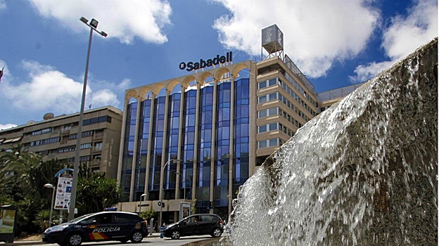 Imagen de la sede del Sabadell en Alicante