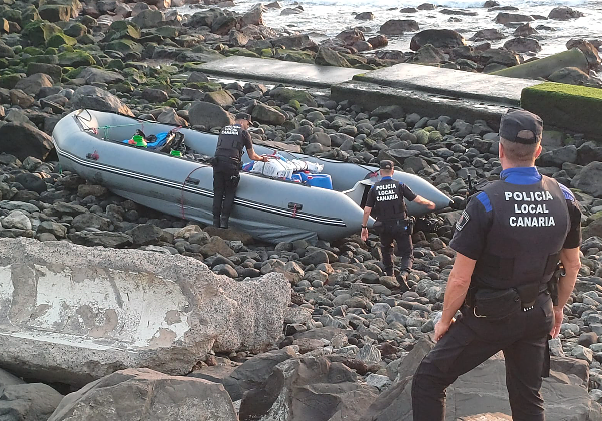 Neumática varada en la Avenida Marítima