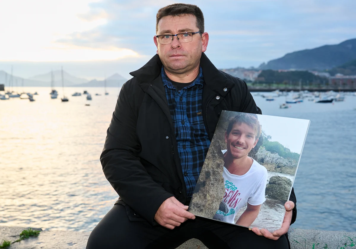 Mikel sufrió durante once meses la frustración de no poder recoger los restos de su hermano Oliver (en la fotografía), que se hallaban en una funeraria privada de Galicia