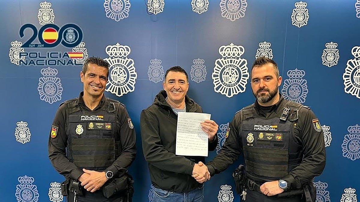 Imagen del hombre que salvó la Policía Nacional de morir atragantado por un torrezno