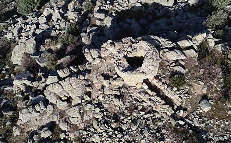 Imagen principal - Las excavaciones y trabajos de documentación y restauración llevados a cabo por el equipo de arqueólogos