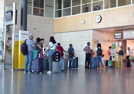 Los aeropuertos de Castilla y León suman viajeros, pero lejos aún de las cifras prepandemia
