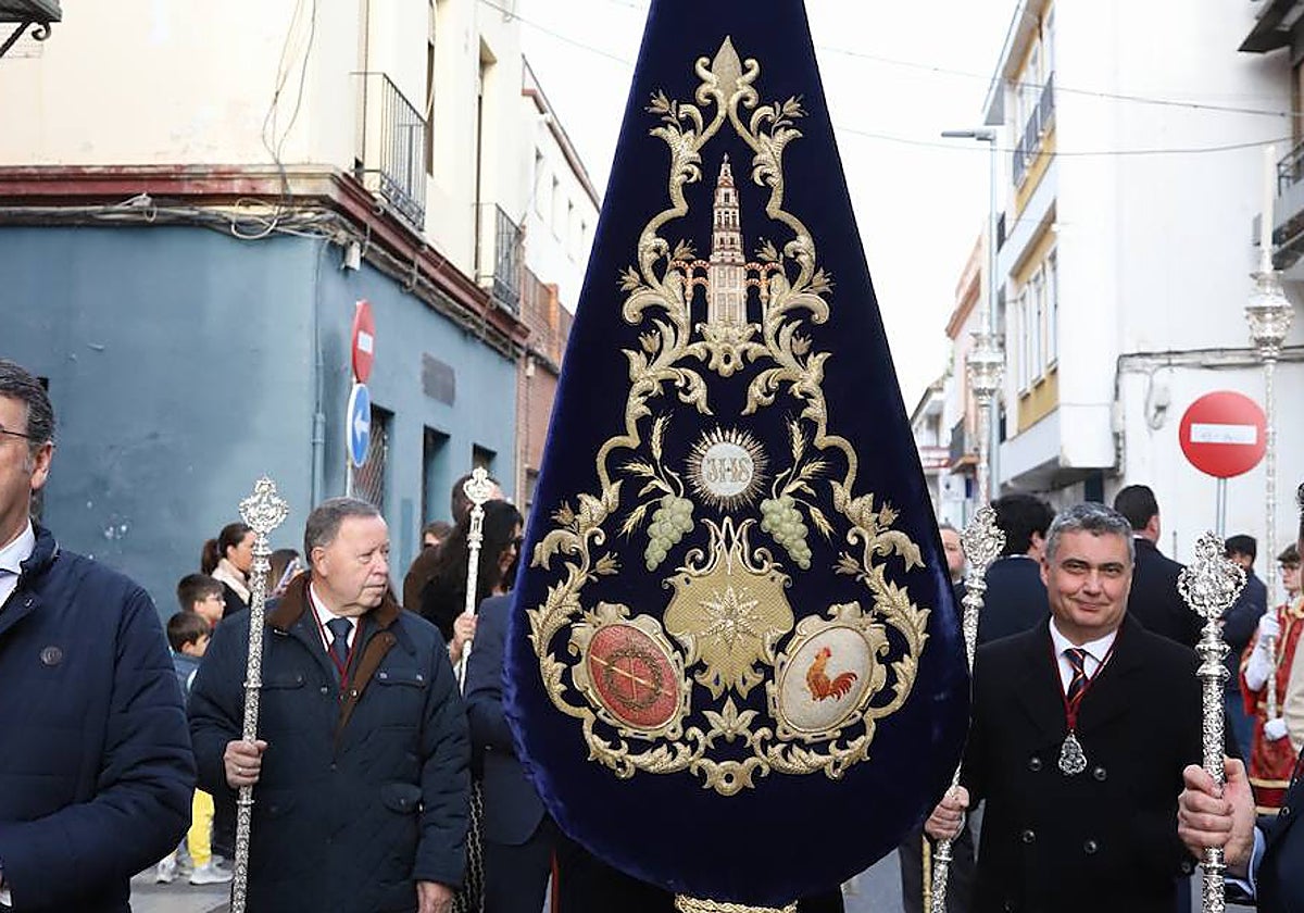 El estandarte lució impecable en la procesión del pasado sábado, tras la limpieza y consolidación realizada
