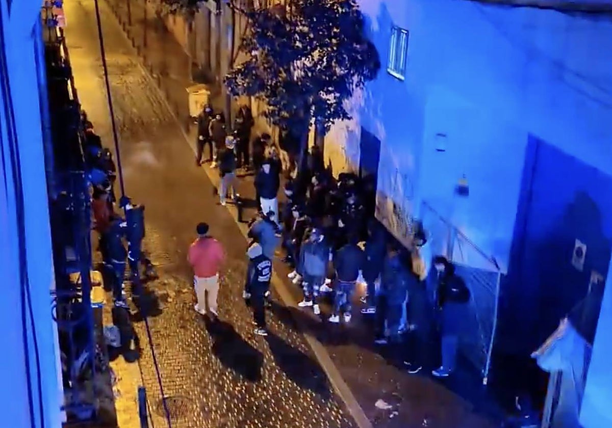 Pandilleros montan un homenaje al asesino Velo Velo, líder Trinitario muerto en Tetuán