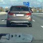 Graban a dos ocupantes de un coche enseñando sus culos por las ventanillas en la autovía A-2