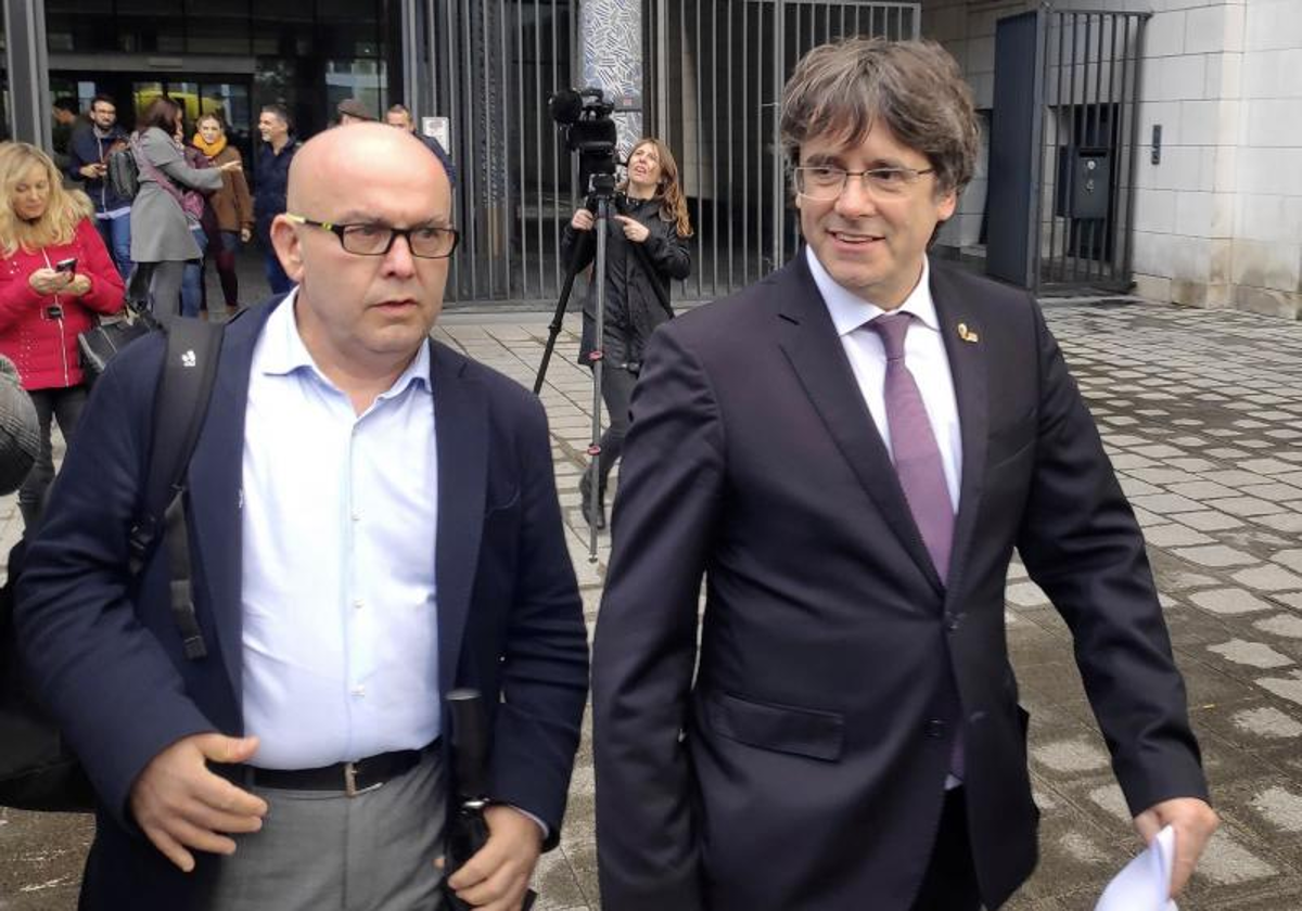 Gonzalo Boye y Carles Puigdemont, en Bruselas, en octubre de 2019