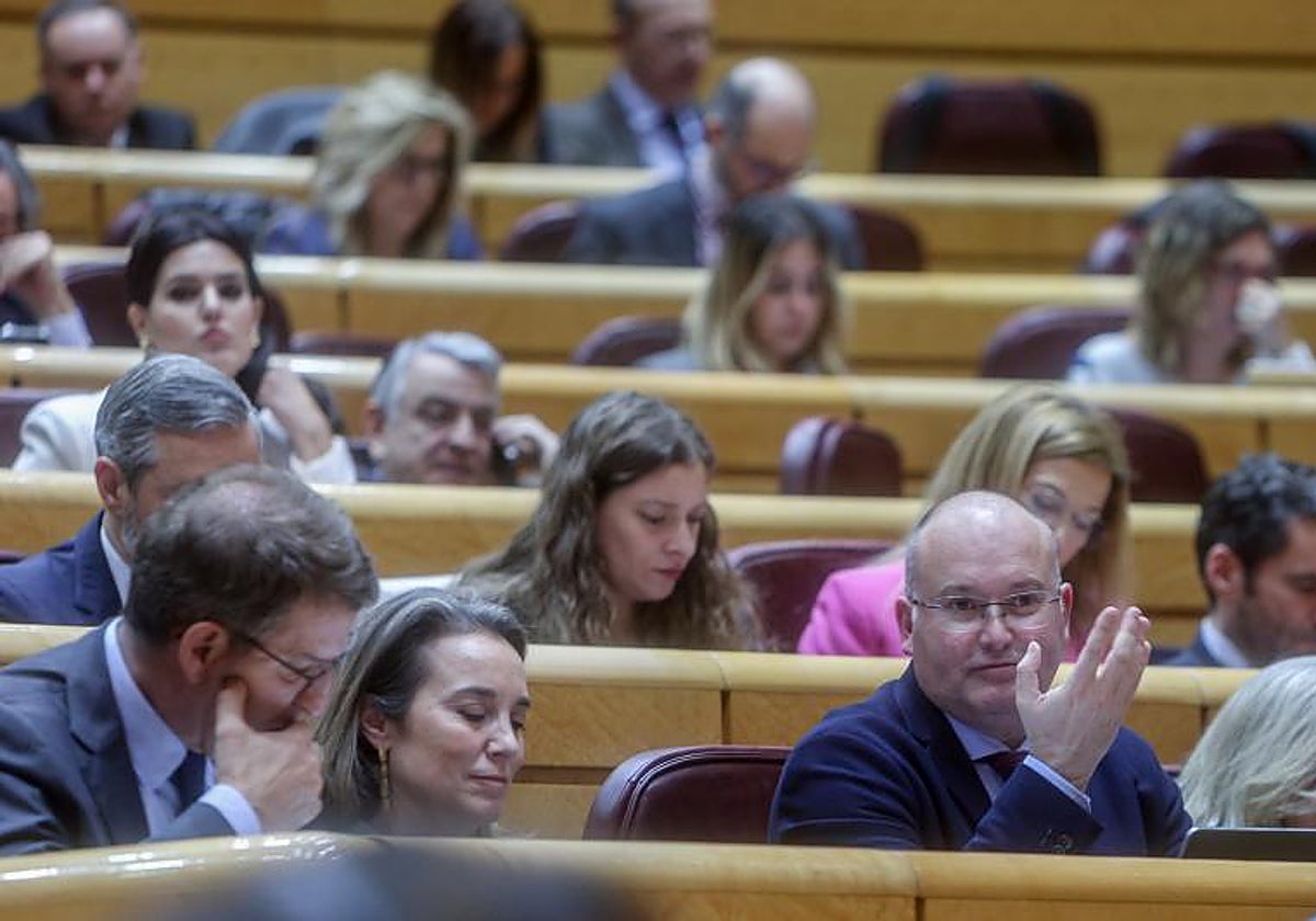 El portavoz del PP en el Congreso, MIguel Tellado, junto a Cuca Gamarra y Alberto Núñez Feijóo