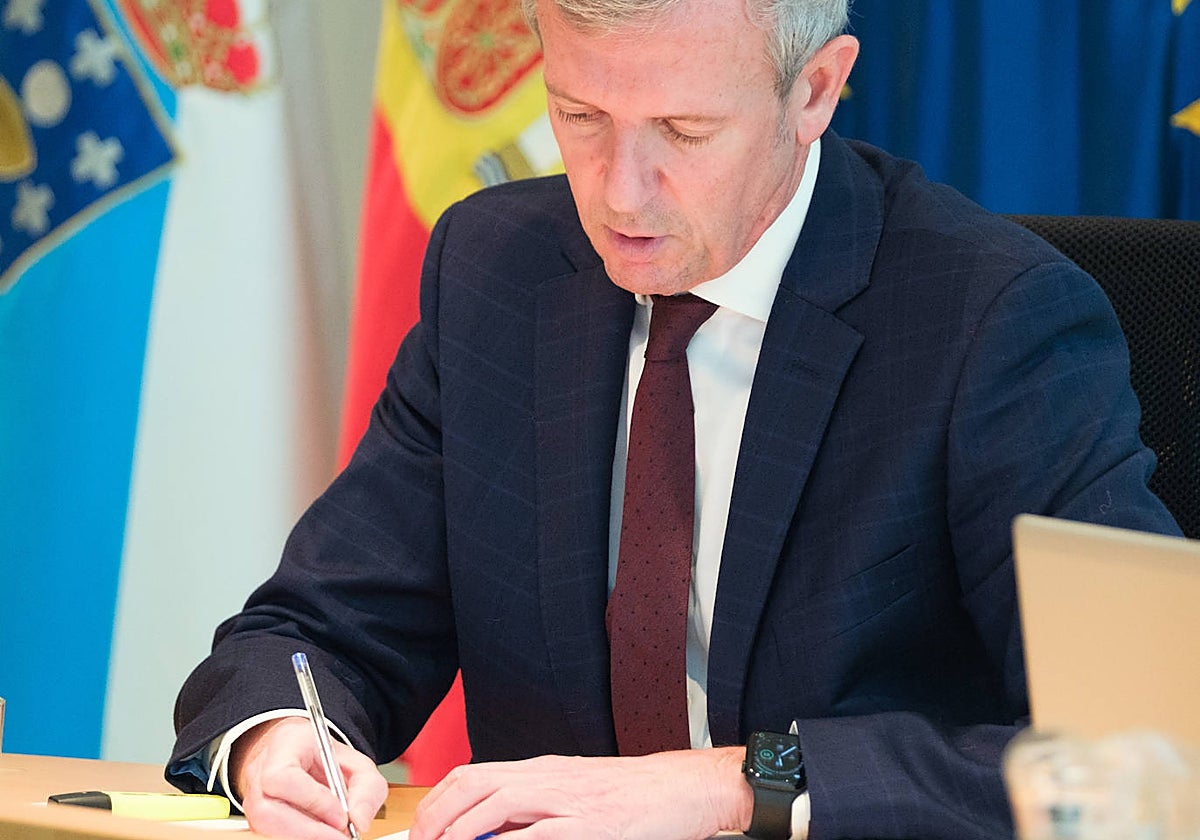 El presidente de la Xunta, Alfonso Rueda, en el la reunión del Consello del gobierno gallego, este jueves