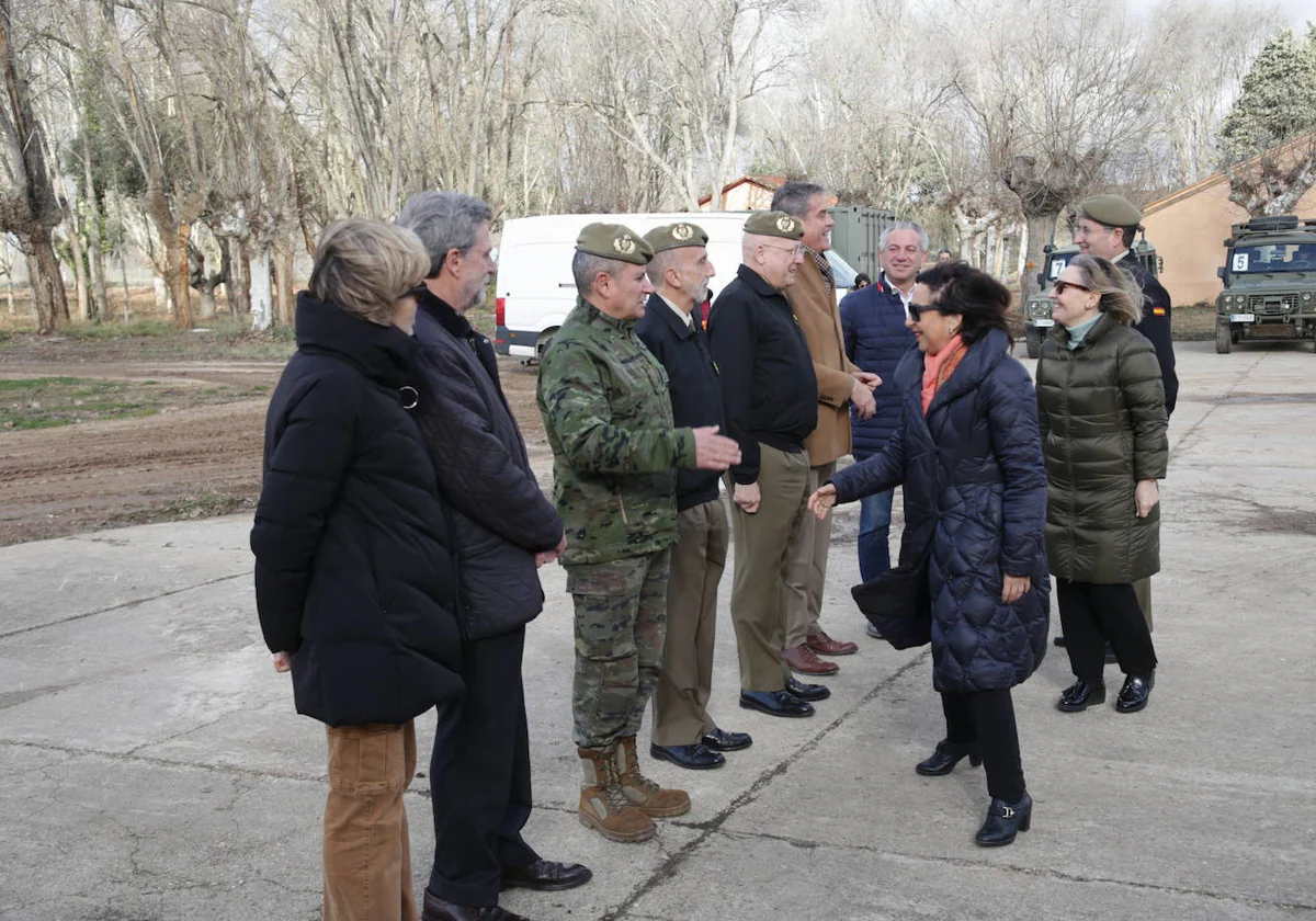 La ministra de Defensa visita las instalaciones militares de Monte la Reina, en el término municipal de Toro (Zamora) para «recibir una actualización» del acondicionamiento de las infraestructuras