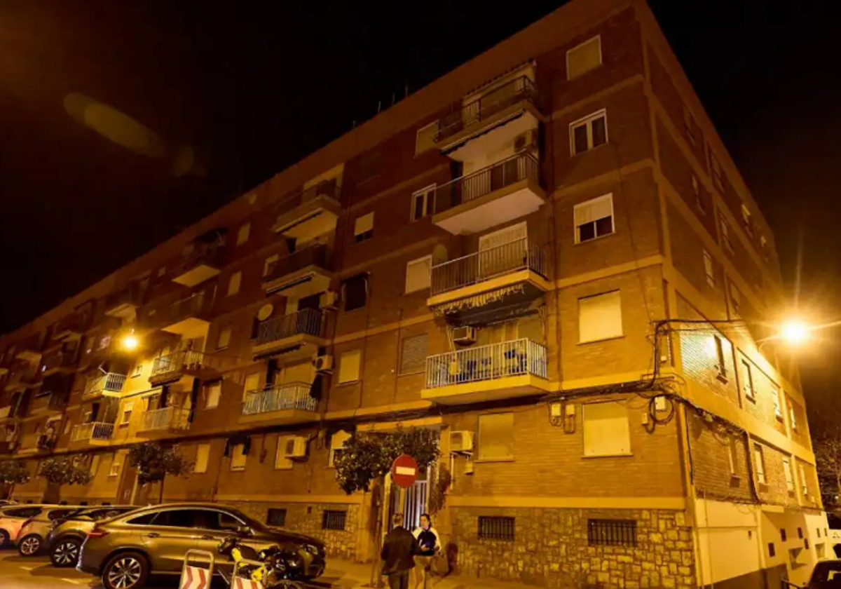 Imagen del edificio donde un hombre mató a su mujer en Sagunto