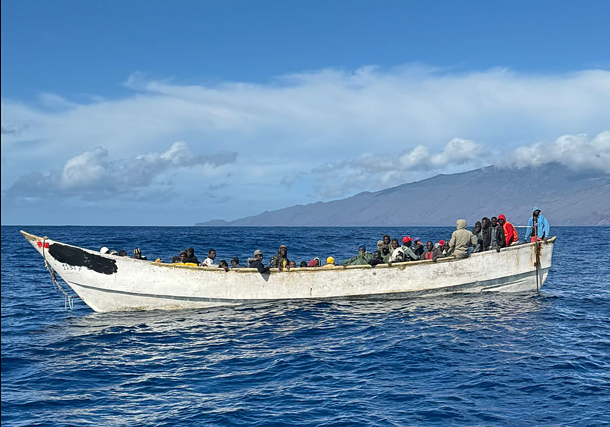 Rescate de un cayuco al sur de El Hierro