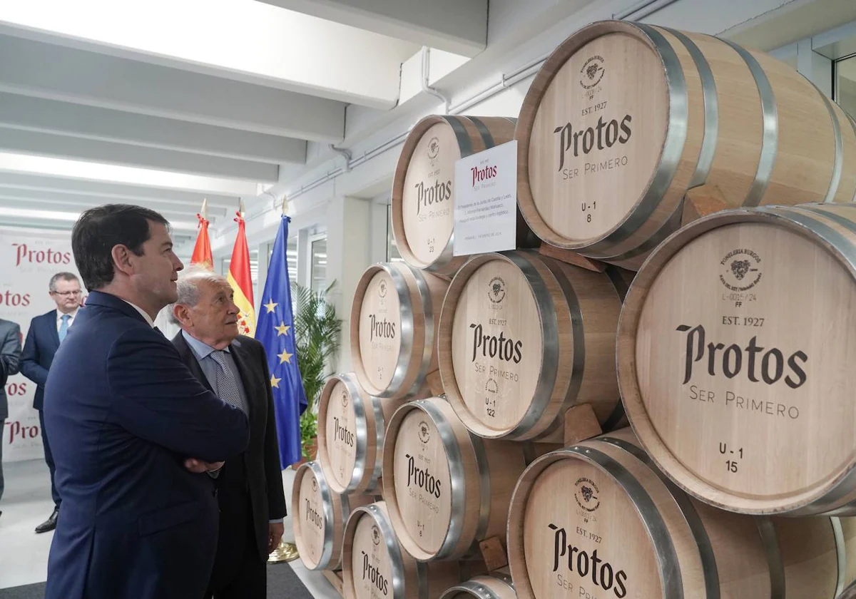 El presidente de la Junta inaugura la nueva bodega y centro logístico de Protos en Peñafiel (Valladolid)