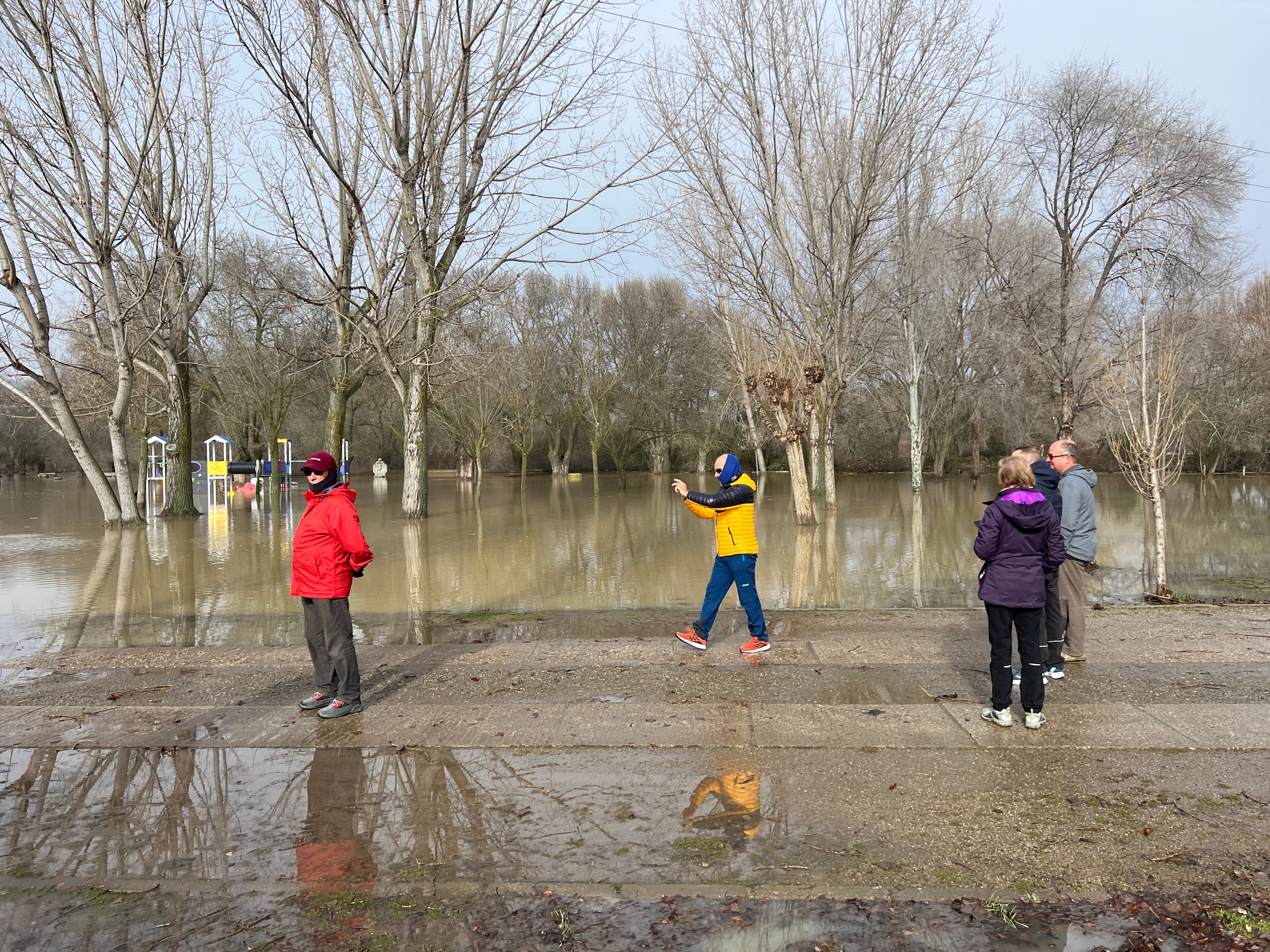Río Adaja a su paso por Ávila