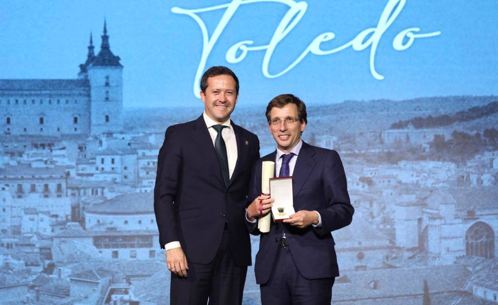 Carlos Velázquez con José Luis Martínez-Almeida