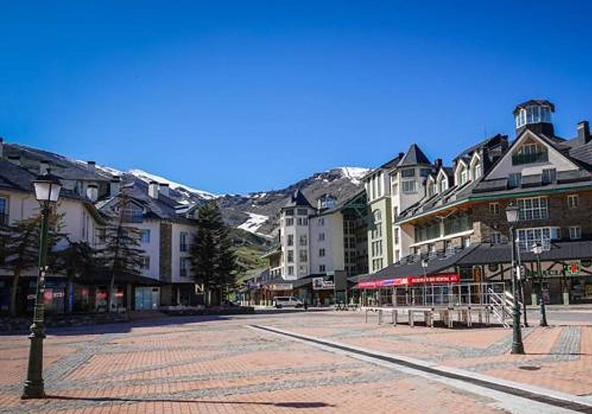 Fuera de temporada, en Pradollano se respira la tranquilidad y se disfruta del silencio