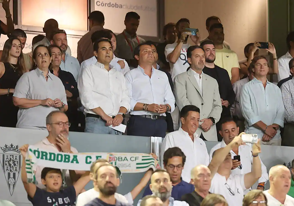 El alcalde de Córdoba, José María Bellido junto al CEO del club Antonio Fernández Monterrubio en El Arcángel
