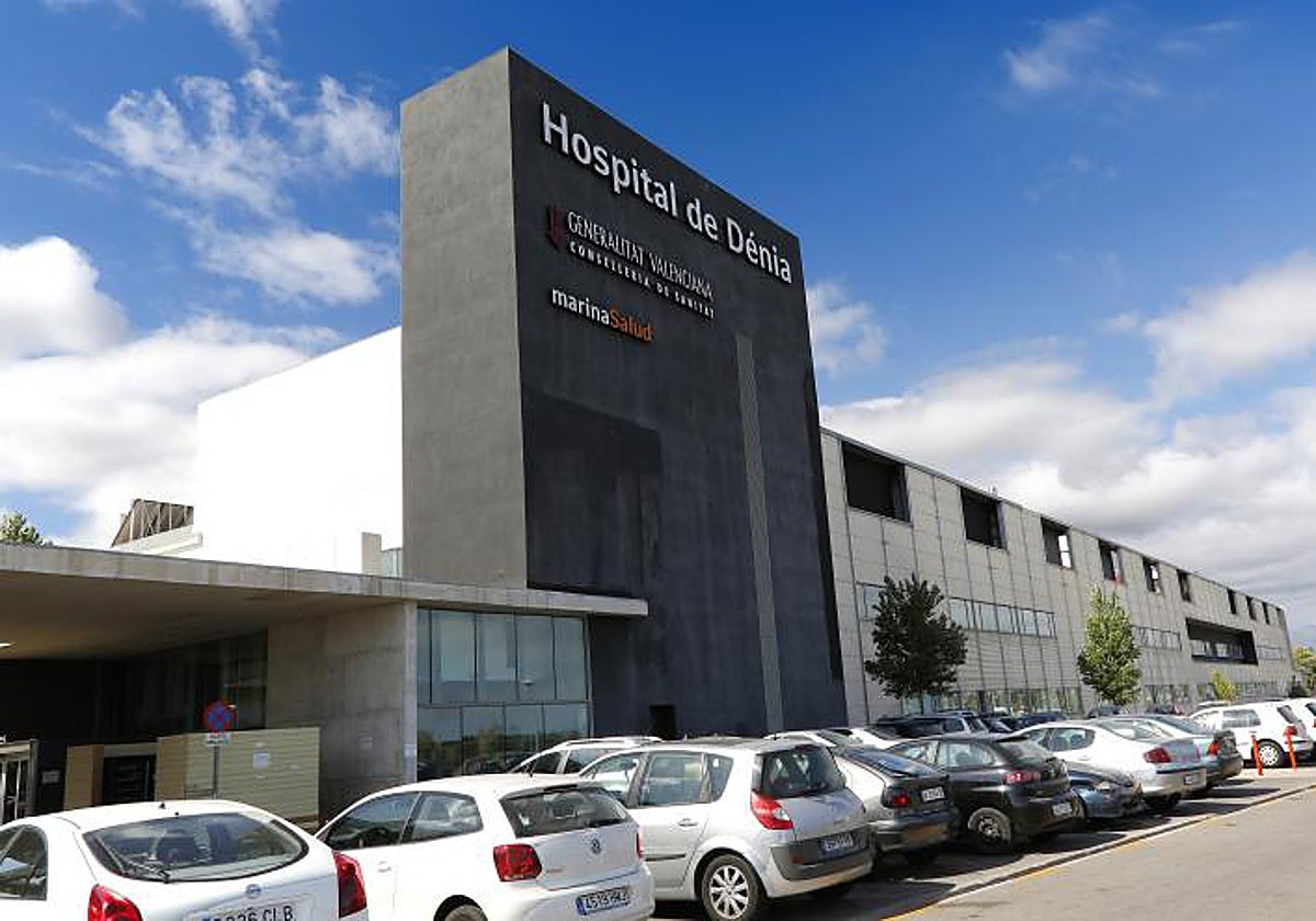 Acceso al Hospital de Denia (Alicante).