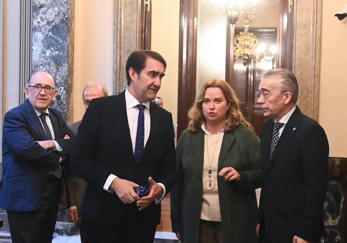 El consejero de Medio Ambiente, Juan Carlos Suárez-Quiñones, la alcaldesa de Burgos, Cristina Ayala, y el vicepresidente de la Diputación, Ramiro Ordóñez