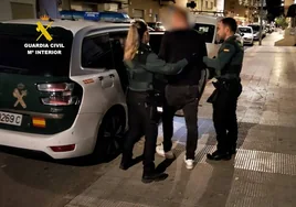 La Guardia Civil detiene en Alicante a un fugitivo irlandés buscado por ocho cargos de narcotráfico y tenencia de armas