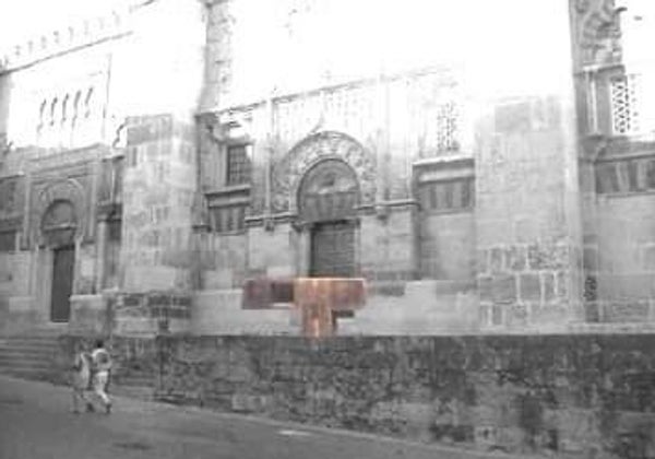 Historia de la escultura de Chillida que pudo estar (y no está) en la Mezquita-Catedral de Córdoba