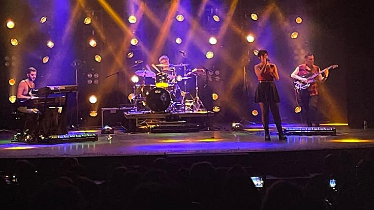 Un momento del espectáculo de tributo musical a Mecano, 'Aidalai'