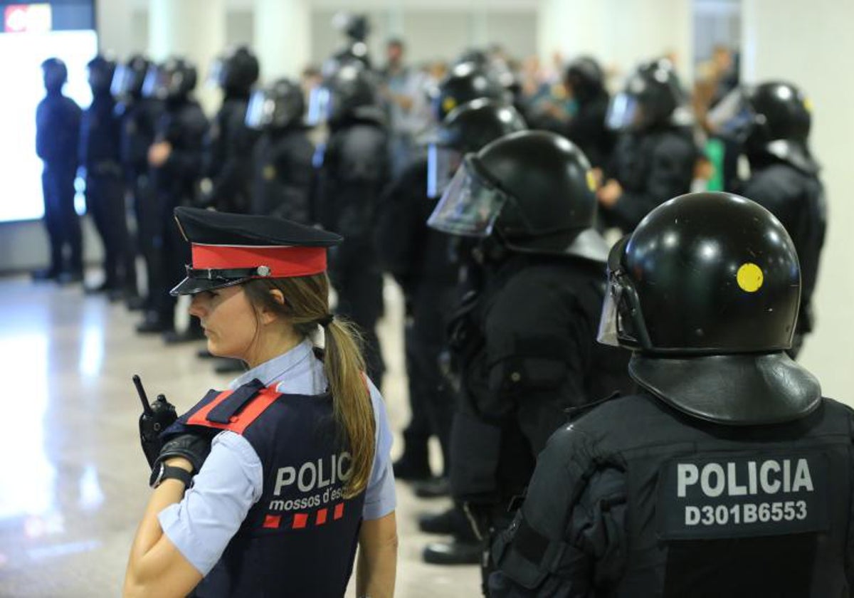 Cuerpos policiales en Cataluña