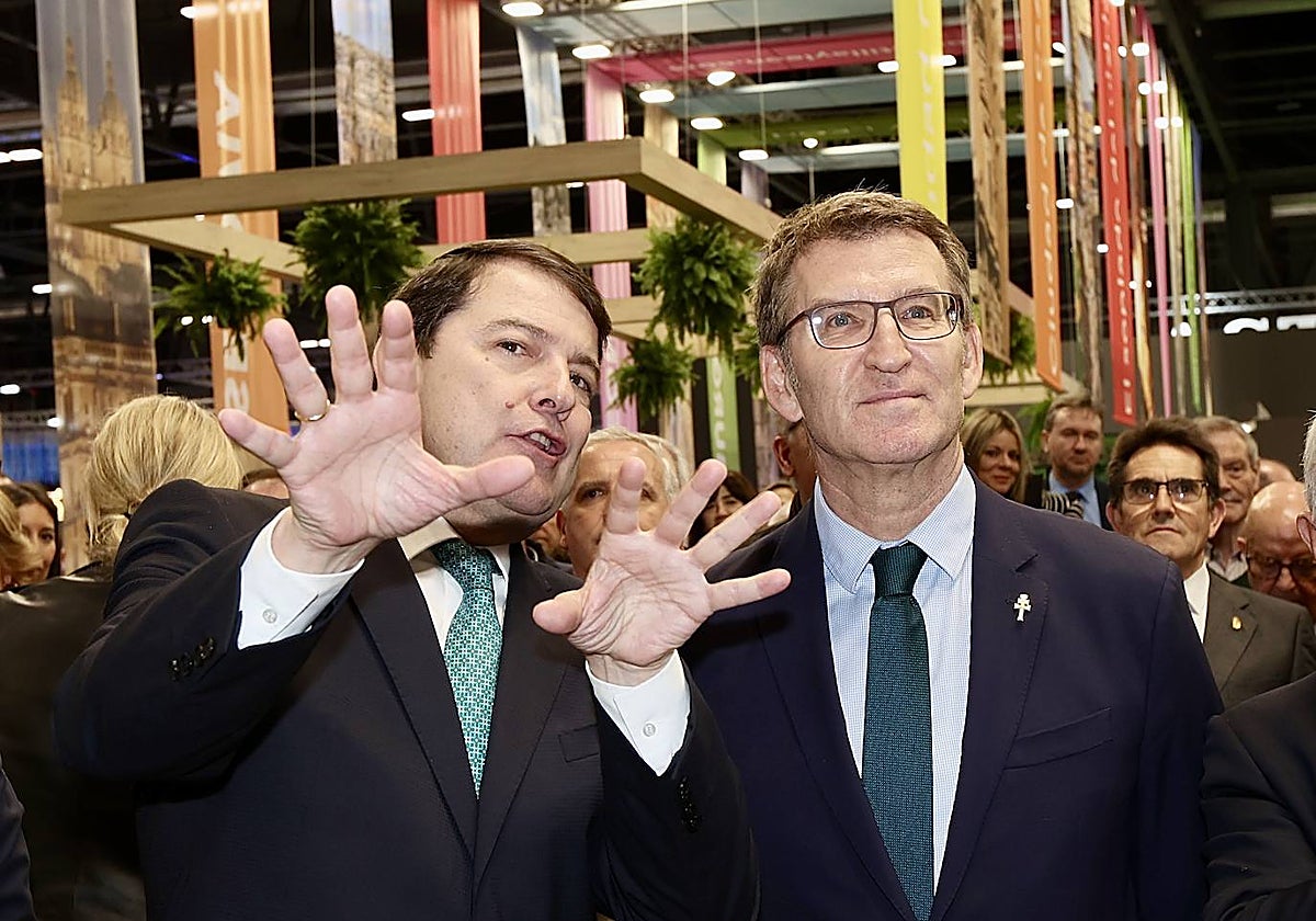 Feijóo ha visitado el expositor de la Junta de Castilla y León en compañía de Mañueco