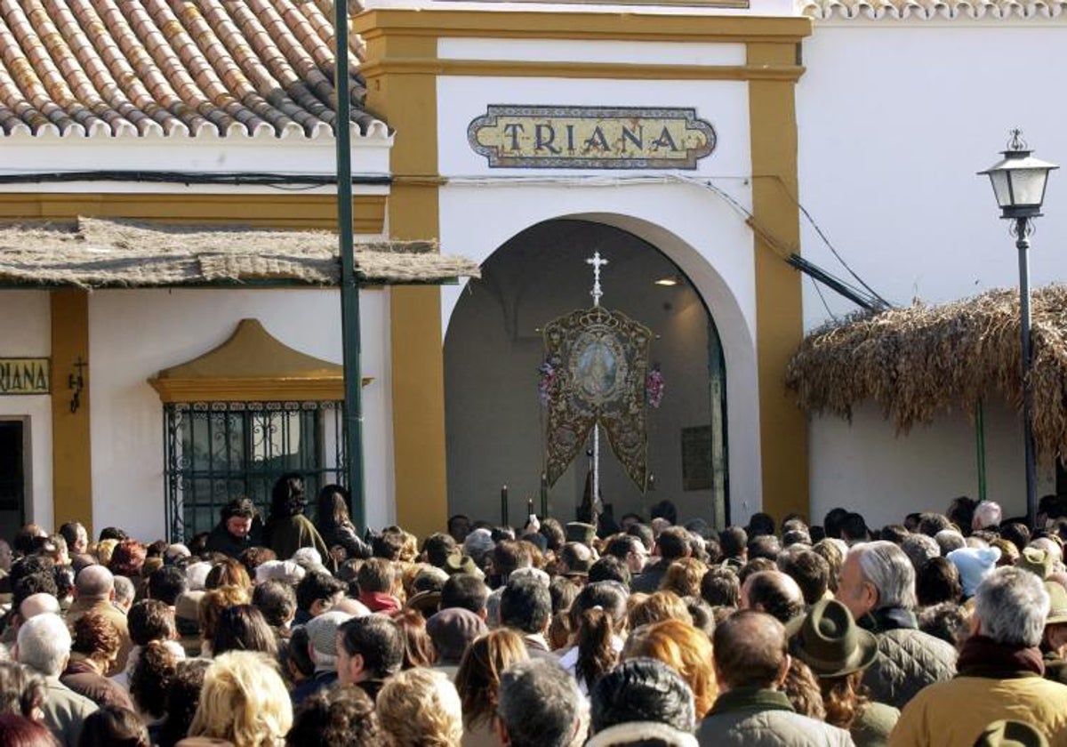 Ambiente de la peregrinación por Candelaria de la Hermandad de Triana