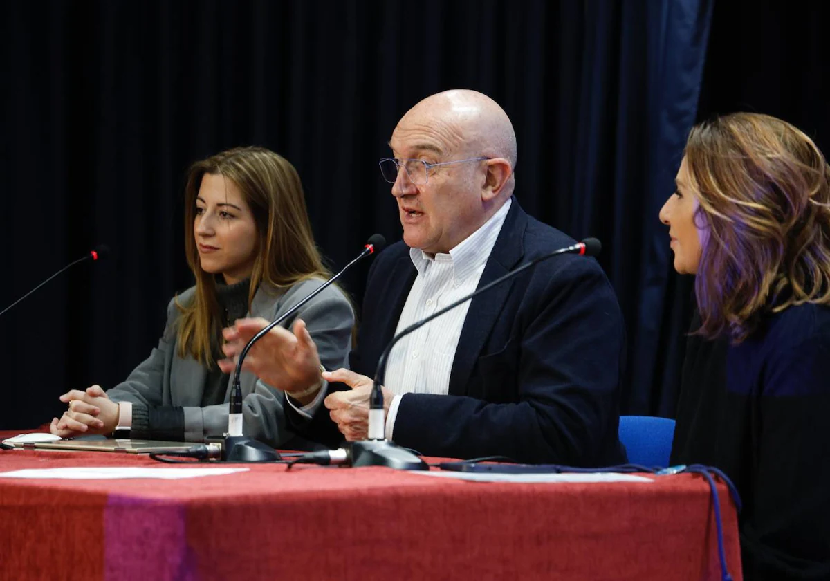 El alcalde de Valladolid, Jesús Julio Carnero, asiste a la Jornada ‘Detección e intervención temprana de dificultades en el neurodesarrollo’.