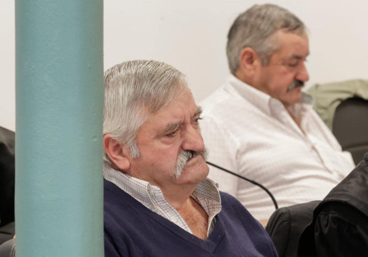 Los hermanos Carreira durante el juicio